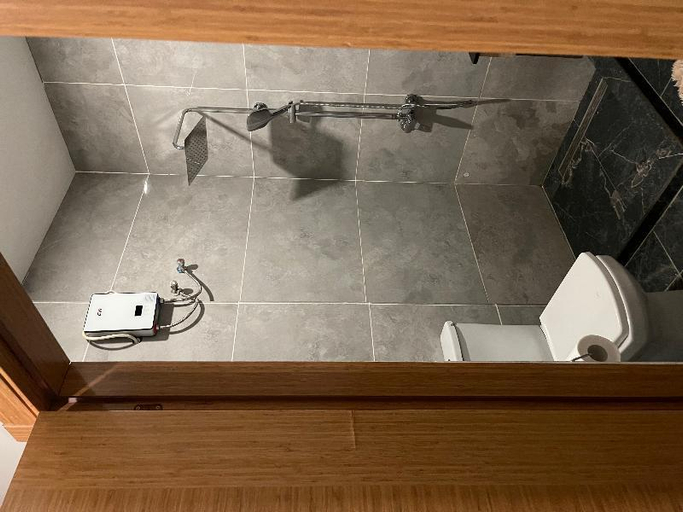 Bathroom 4, Midway Hotel, Accra