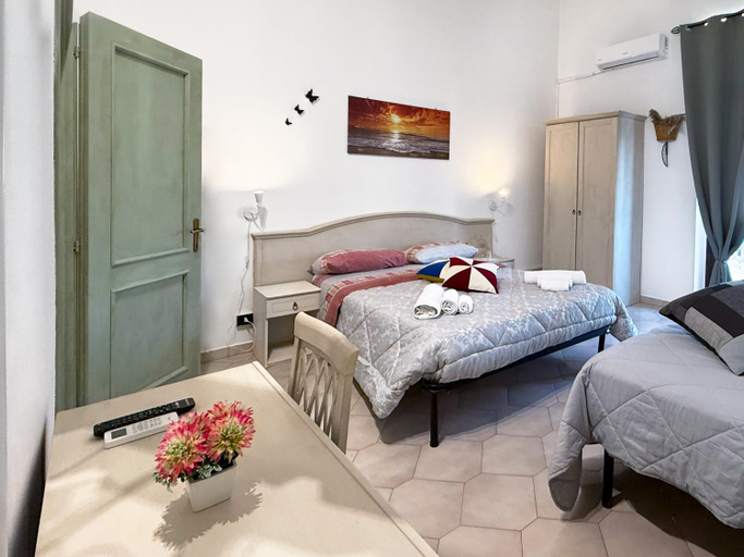 Others 5, Bed and Breakfast Station, Brindisi