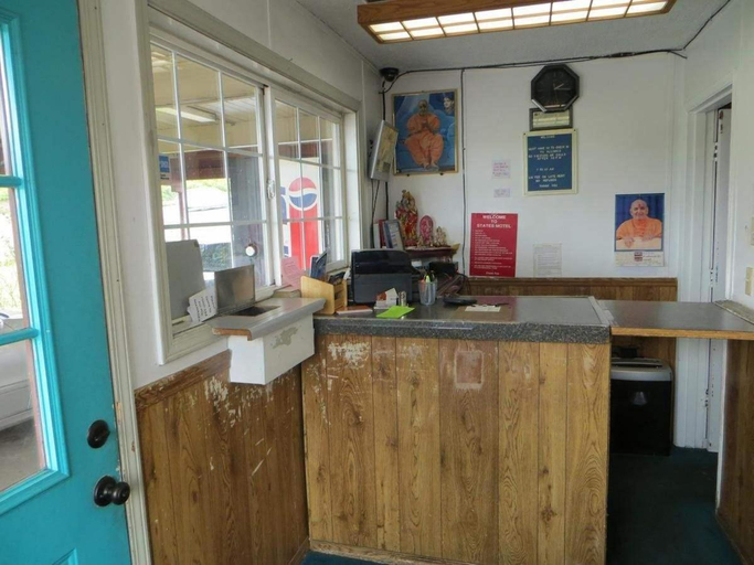 Public Area, States Motel, Multnomah