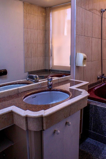 Bathroom 3, Hotel Parlamento, Santiago