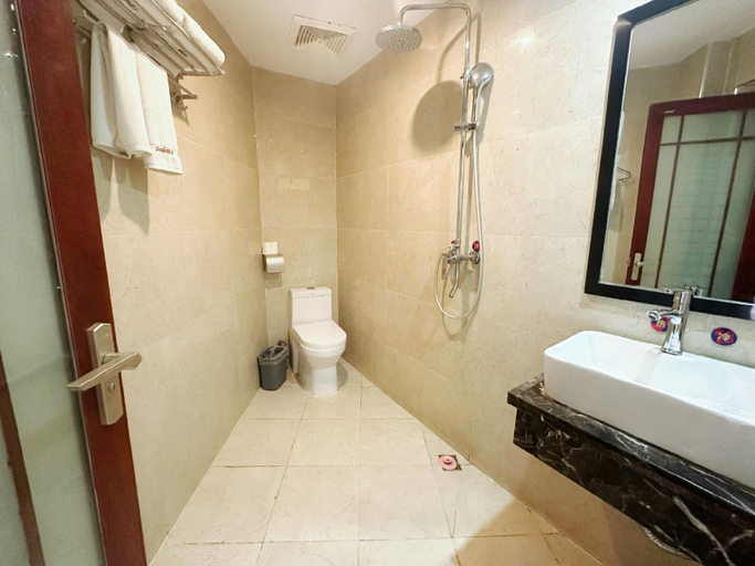Bathroom 3, Jun Hotel Sichuan Suining Chuanshan Pedestrian Street Heping Road, Suining