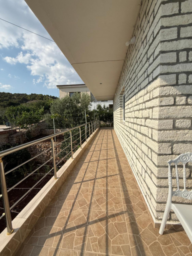Others 5, Luan Apartments, Sarandës
