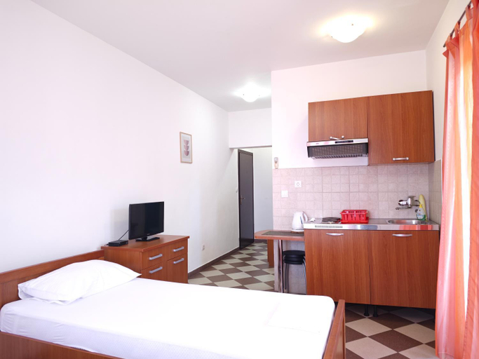 Others 3, Guest House Anika