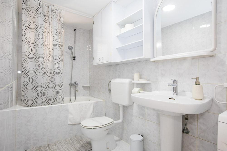 Bathroom 3, Madonna Guest House, Dubrovnik