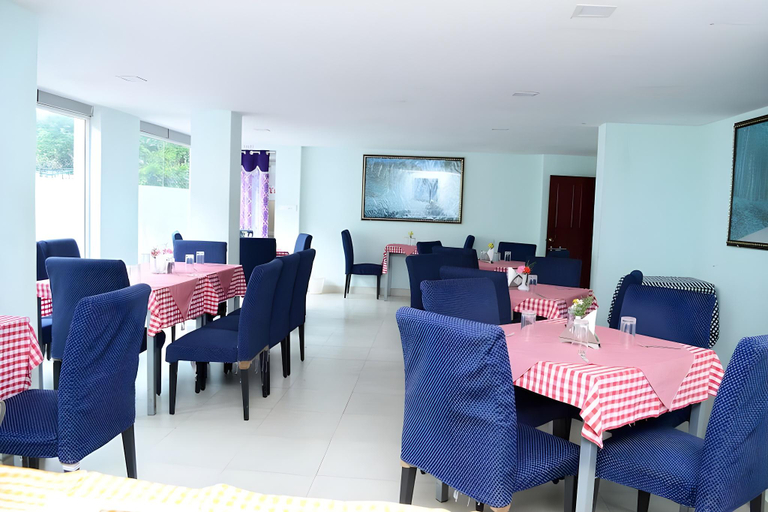 Food & Drinks 4, Super Townhouse Hills Palace, The Nilgiris
