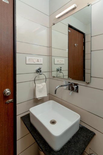 Bathroom 4, Hotel Chaitali, Kolhapur
