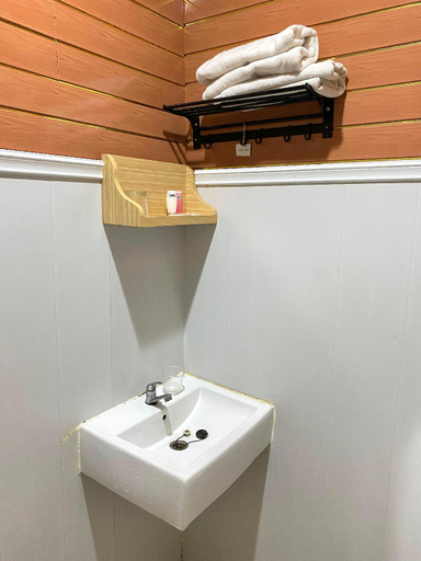 Bathroom 5, Amelia Guesthouse, Jember