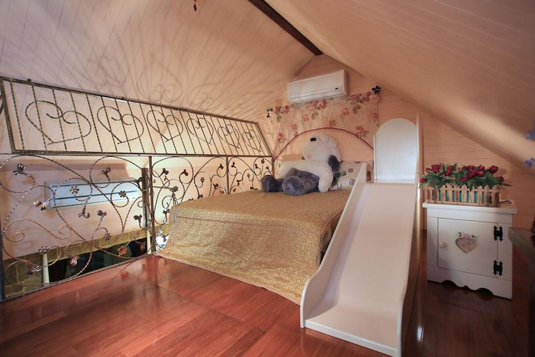 Bedroom 2, Xin Yuan Castle Hotel, Yilan