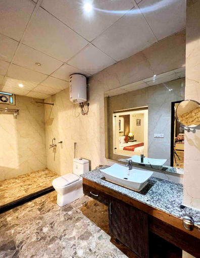 Bathroom 4, Hotel Shoba Estate Delhi Airport, Delhi