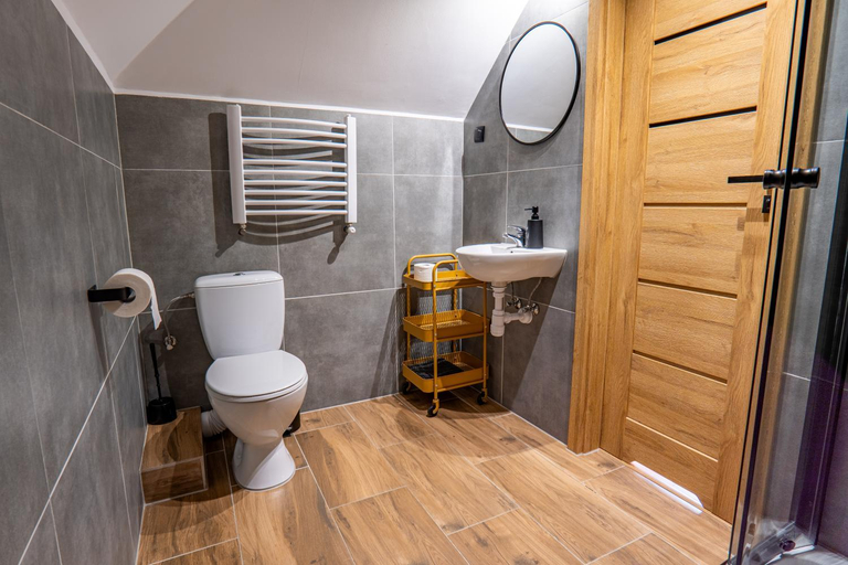 Bathroom, Noclegi Rezydent Polanczyk - pokoje z widokiem na Jezioro Solinskie, Lesko