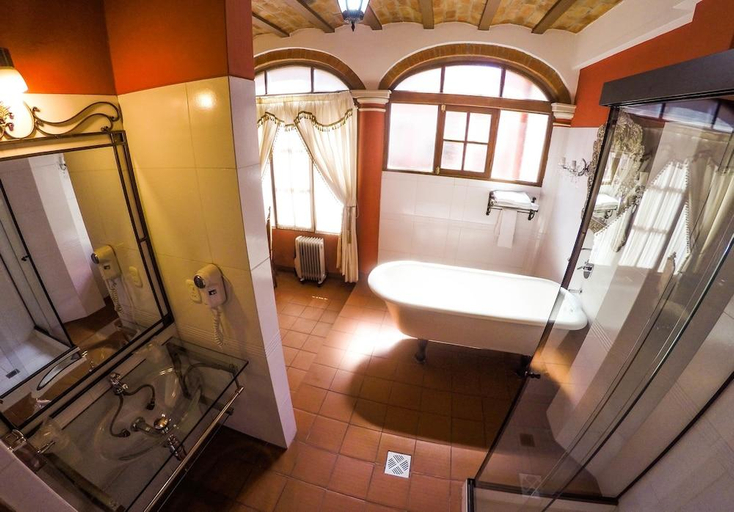 Bathroom, Hotel Monasterio, Oropeza