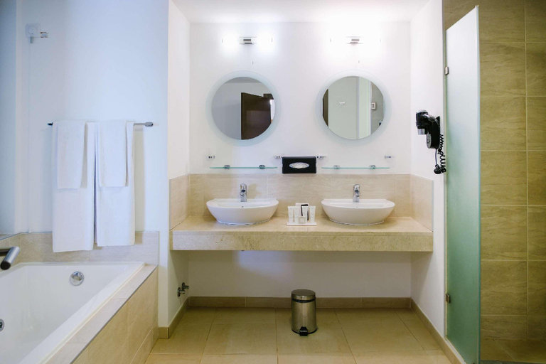 Bathroom 5, Melia Dunas Beach Resort & Spa - All Inclusive