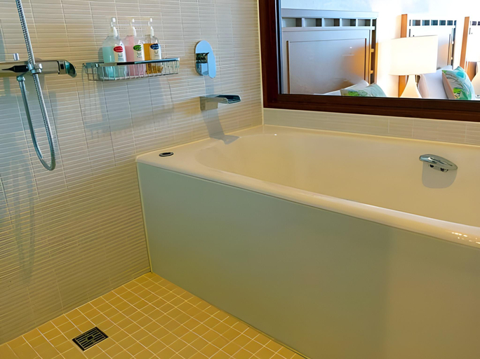 Bathroom 3, Palace in Moon Beach, Onna