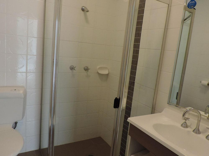 Bathroom 2, Pacific Coast Motel, Gold Coast