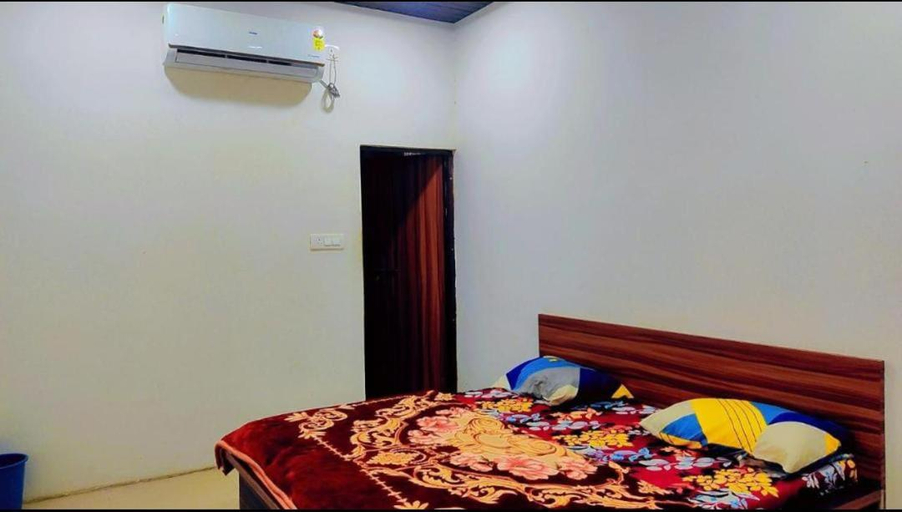 Bedroom 4, Shree Banke Bihari Atithi Bhawan, Mathura