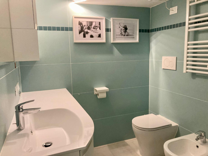 Bathroom 3, Seafront Apartments D'Olivo al Mare, Udine