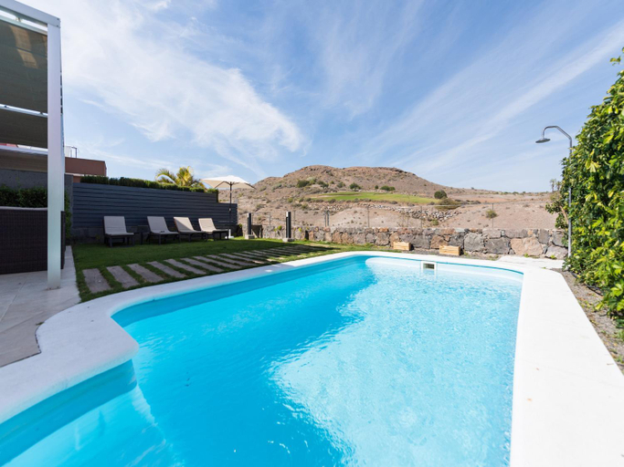 Swimming pool, Villa in Salobre Golf With Private Pool, Las Palmas