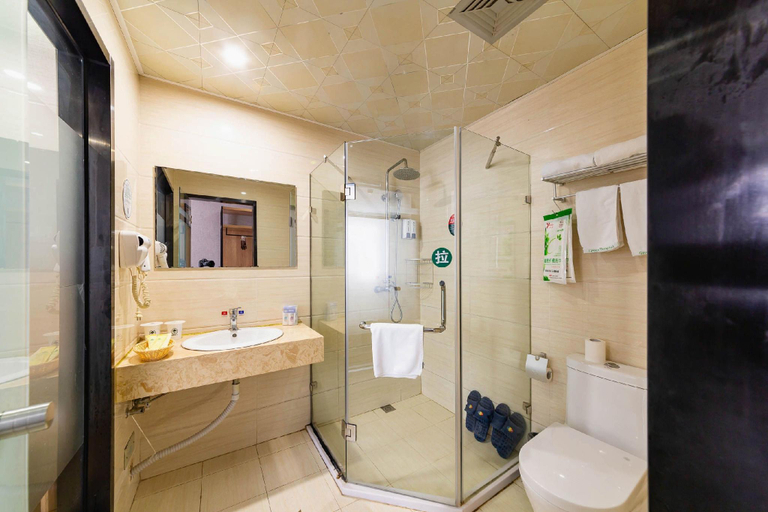 Bathroom 4, GreenTree Inn Jiangsu Suzhou Kunshan Beimen Road Express Hotel, Suzhou
