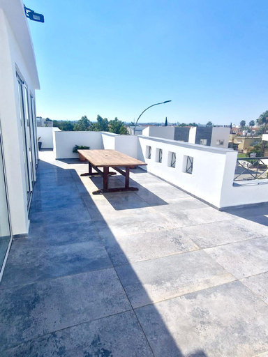 Others 4, Charming Oroklini Penthouse with Ocean Views and Private Parking, Larnaca