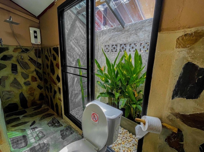 Bathroom 3, The Beach Cafe, K. Ko Chang
