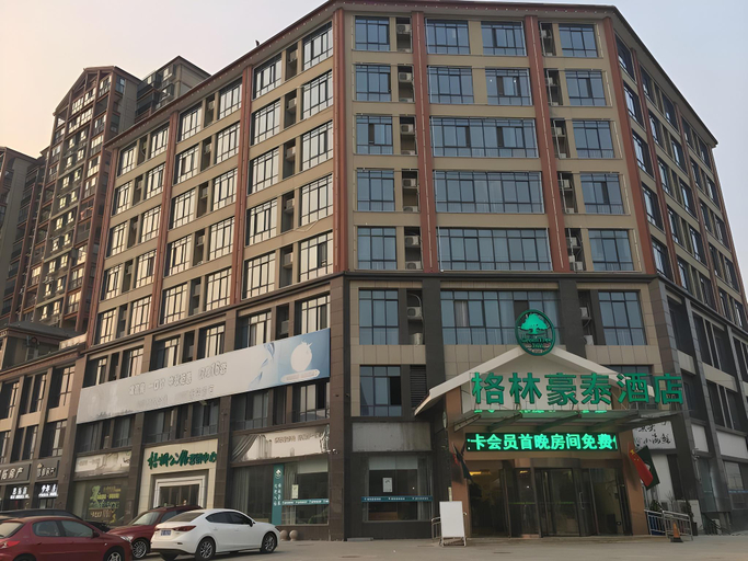 Exterior & Views
