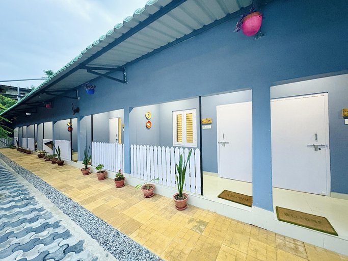 Exterior & Views