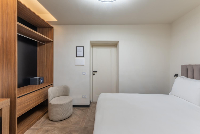 Bedroom 4, 59 Steps Trevi, Rome