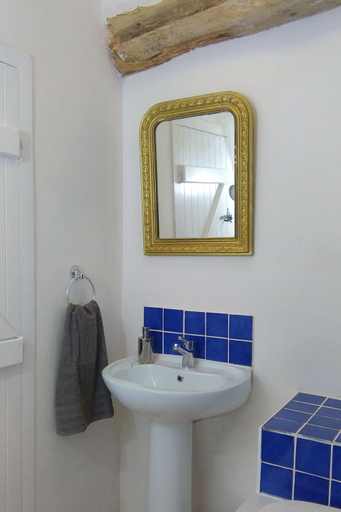 Bathroom 4, Le Douitel, Manche
