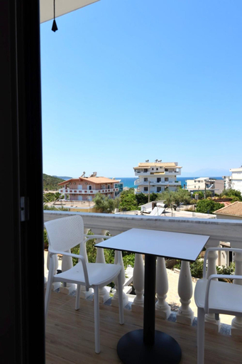 Others 4, Rose Apartments, Sarandës