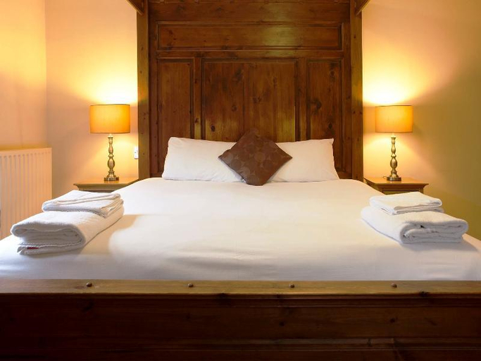 Bedroom 2, Avon Causeway Hotel, Dorset