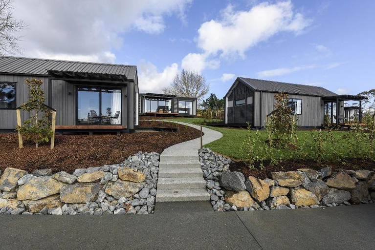 Exterior & Views