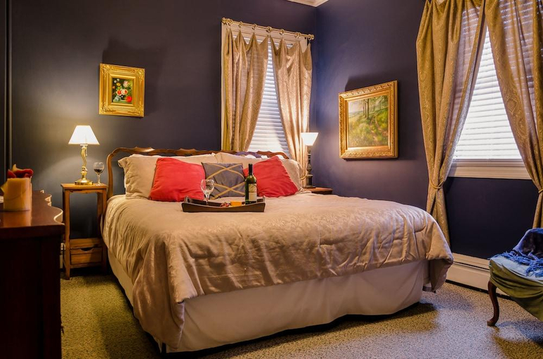 Bedroom 2, The Carisbrooke Inn, Atlantic