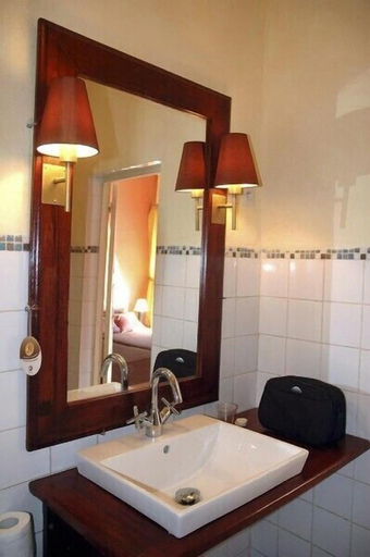 Bathroom, Hotel de La Poste, Saint-Louis