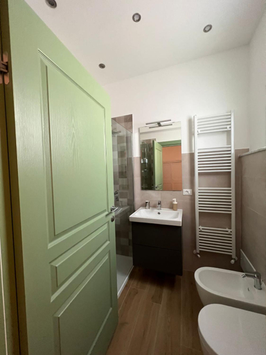 Bathroom 2, MGrooms, Palermo