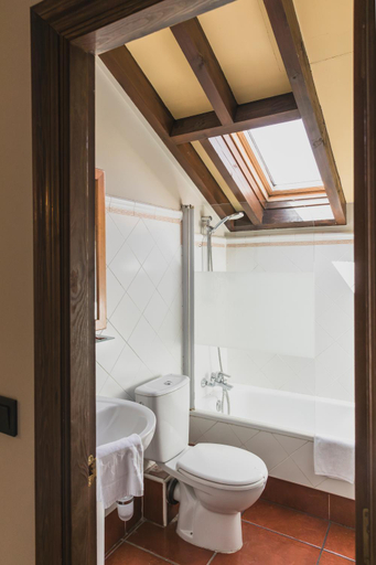 Bathroom 3, Apartamentos Villa de Potes, Cantabria
