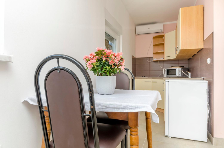 Others 5, Apartmani Lorena, Trogir