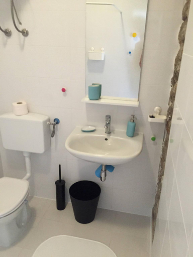 Bathroom 3, Charming Apartment in Lukovo ugarje with Mountain Views, Karlobag