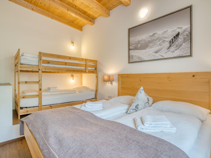 Bedroom 2, Chalet in Neukirchen with Mountain Views, Zell am See