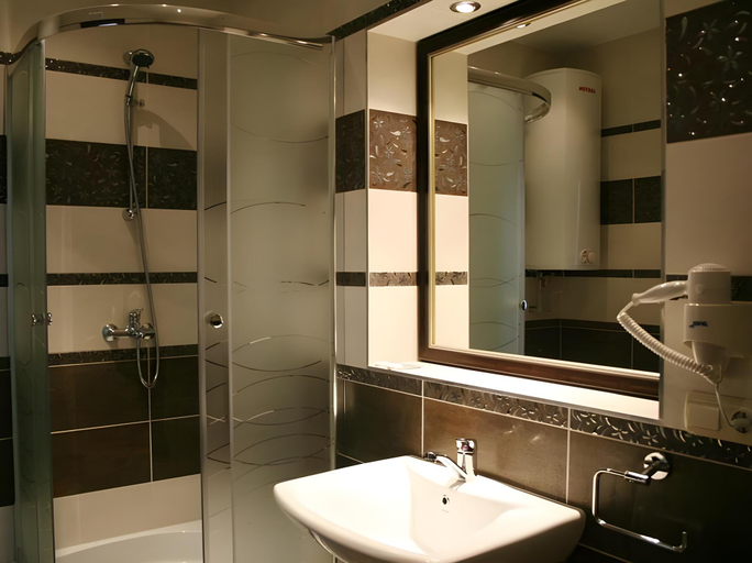 Bathroom 3, Aparthotel