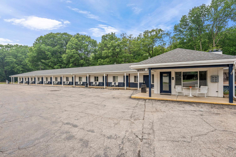 Exterior & Views 1, Starlite Resort, Allegan