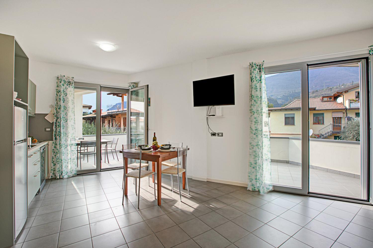 Facilities 4, Rosy & Onyx House With Shared Pool, Brescia