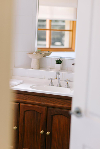 Bathroom, Toorongo River Sanctuary, Baw Baw - Pt B West