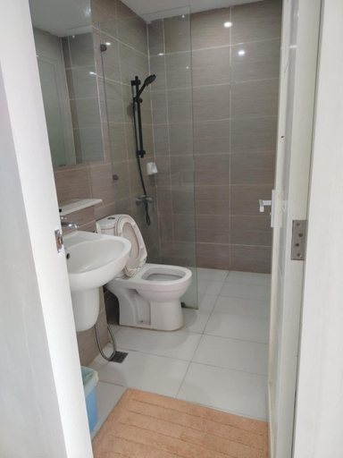 Bathroom 3, Chequers Suites Subic Bay, Olongapo City