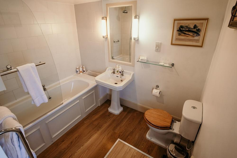 Bathroom 4, The George Hotel, Isle of Wight