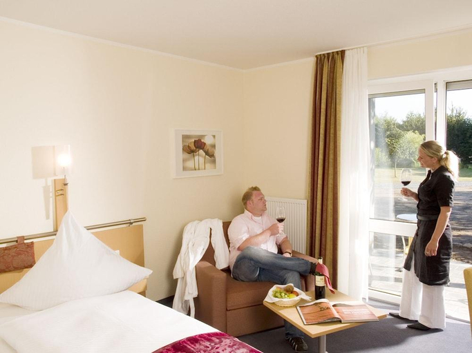 Bedroom 2, Landhotel Hermannshohe, Borken