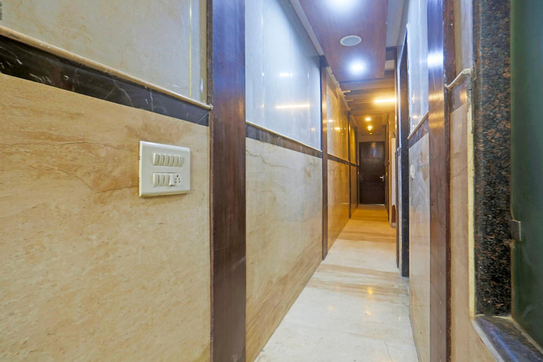 Public Area 3, FabHotel Trish The Gera, Delhi