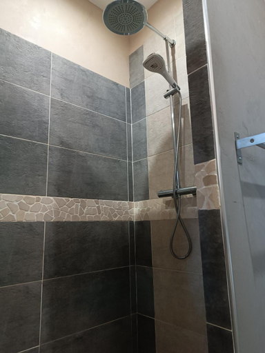 Bathroom 3, Une escale gourmande- Suite avec terrasse & diner maison possible, Dordogne