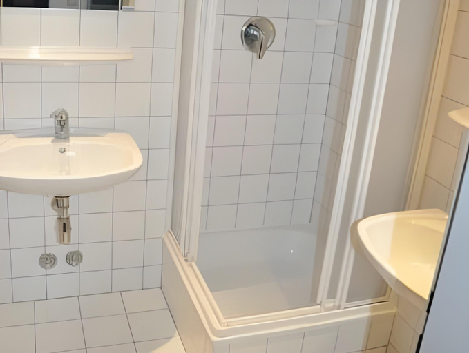 Bathroom 3, Eduard-Heinrich-Haus, Hostel, Salzburg