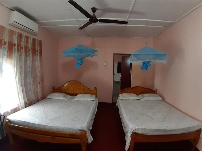 Bedroom 2, AMILA GUEST HOUSE, Trincomalee Town and Gravets