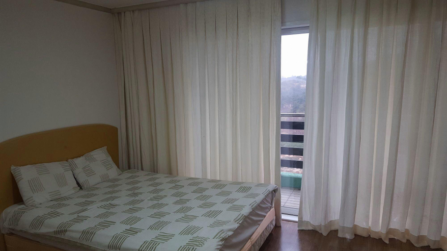 Bedroom 4, Sokcho Yeonho Resort Seoraksan Hotel and Condo, Sokcho